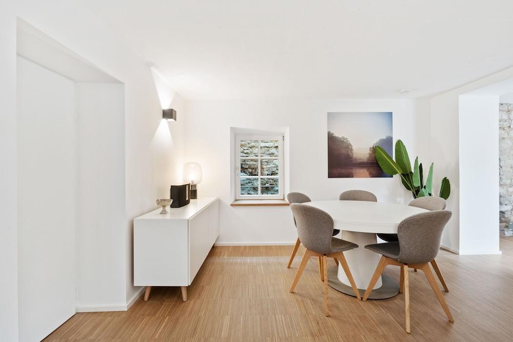 Modern Apt Old Town w Panoramic View ID4