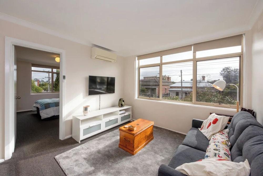 Bright & Comfortable 1BR Unit in Trendy Brunswick!