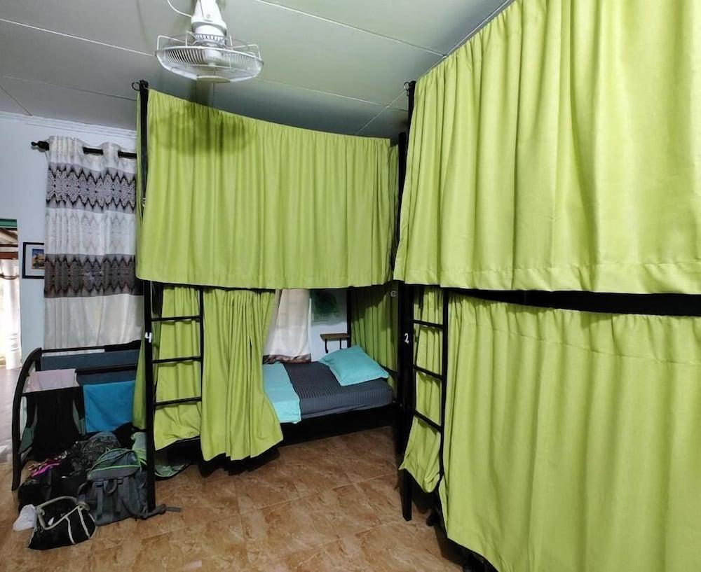 Happy hammocks, Weligama