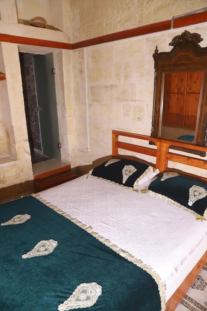 Lütfü Bey Konağı