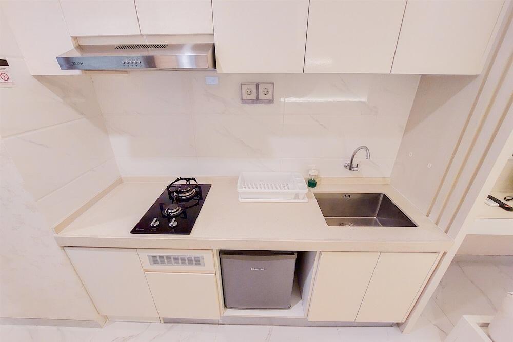 Comfy Designed And Modern Studio At Sky House Bsd Apartment