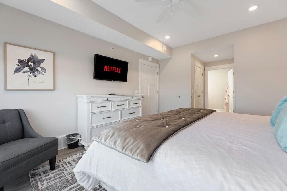 539 Bay St. Lake View Condo Unit 104E