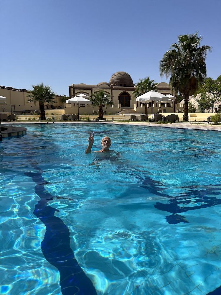 Elphardous Oasis Hotel