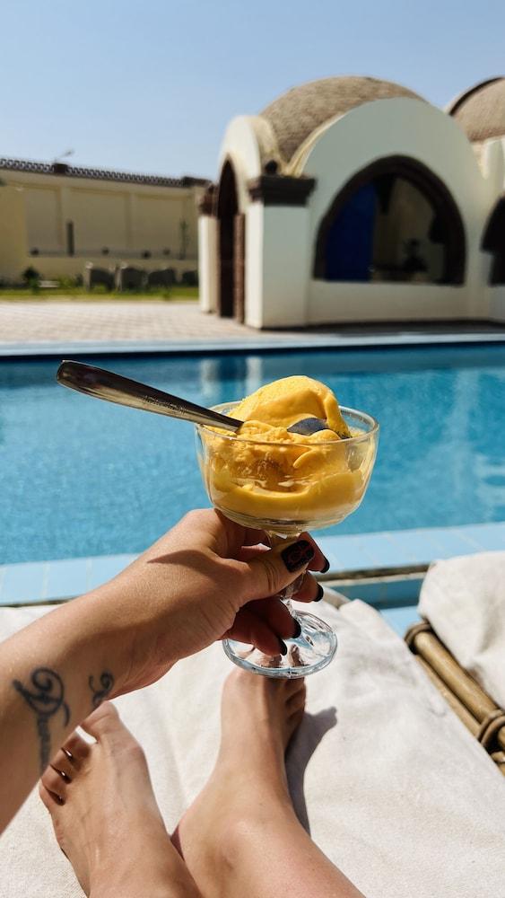 Elphardous Oasis Hotel