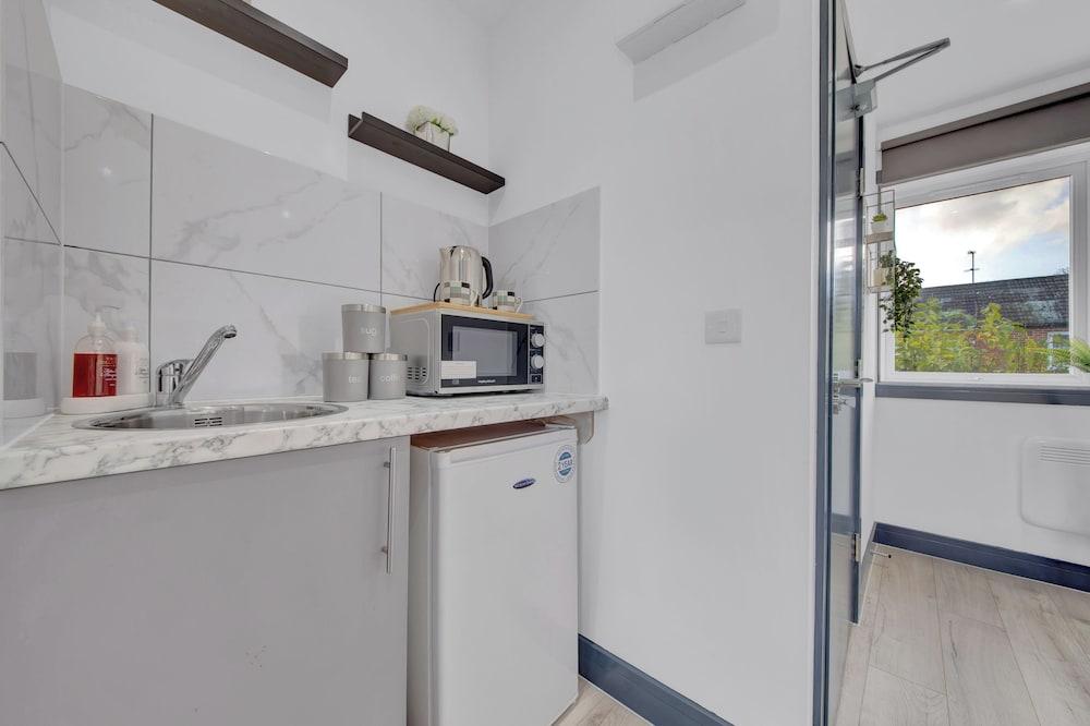 Captivating 1-bed Studio in Feltham