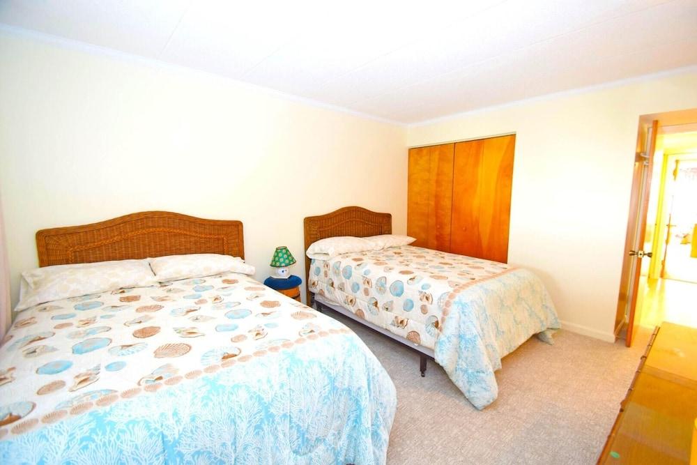 Amber Waves 300 3 Bedroom Condo by RedAwning