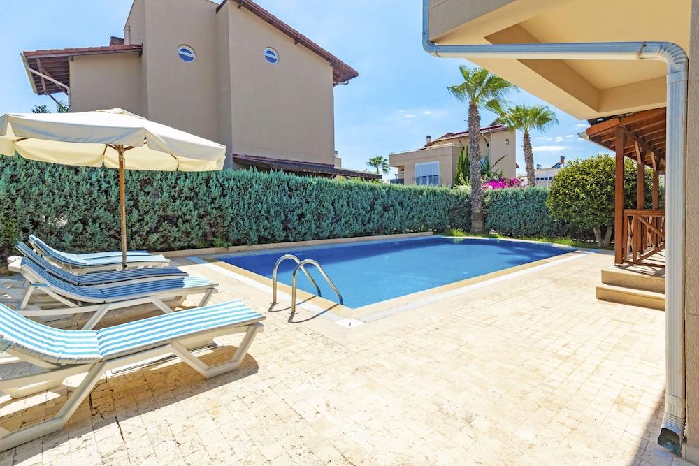 Paradise Town Villa Lucky