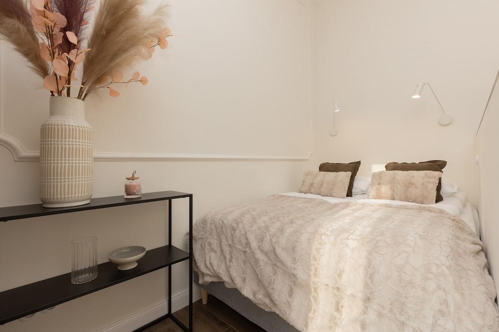 Studio Narutowicza 38 by Renters