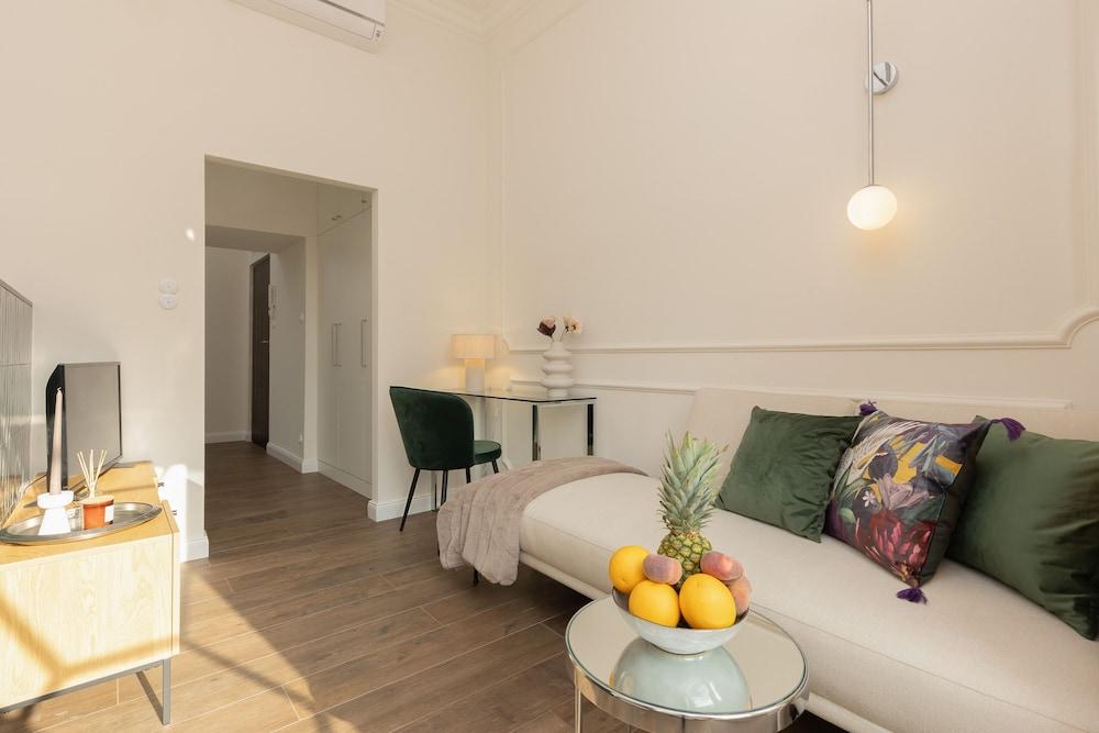 Studio Narutowicza 38 by Renters