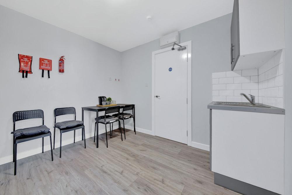 Lovely 1-bed Studio in West Drayton