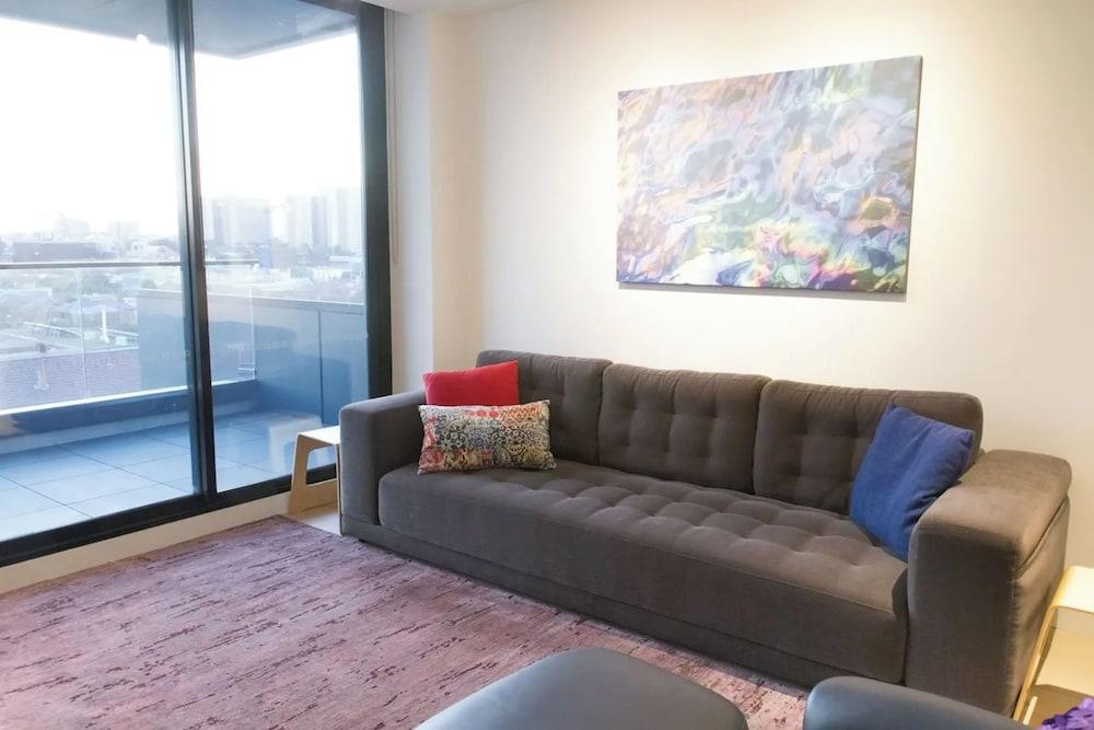 Modern + Spacious 2bd/2bath - Stunning City Views!