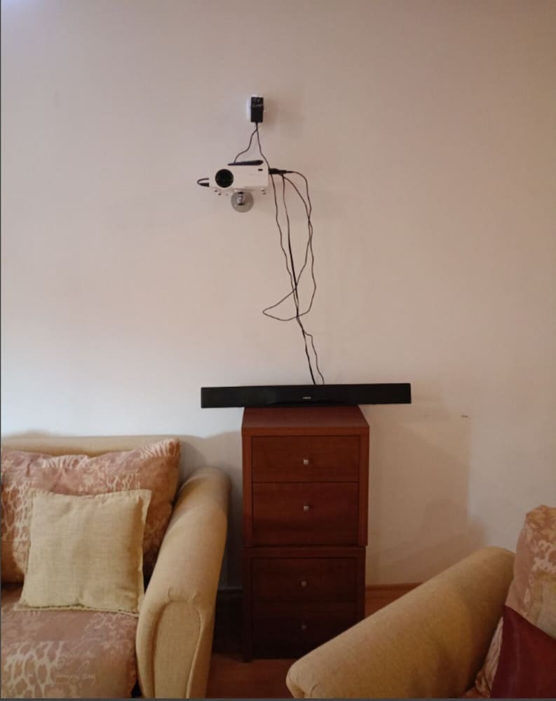 South Facing Balcony - 300mbps Wi-fi