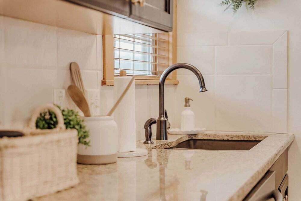 Cozy Pines Cabin - Quiet Relaxation!