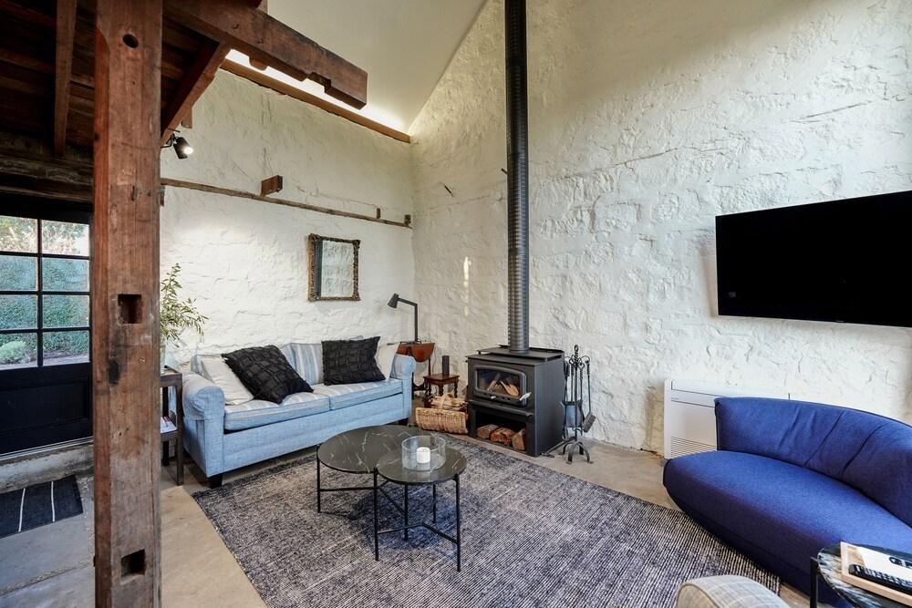 Honeysuckle Barn & Garden