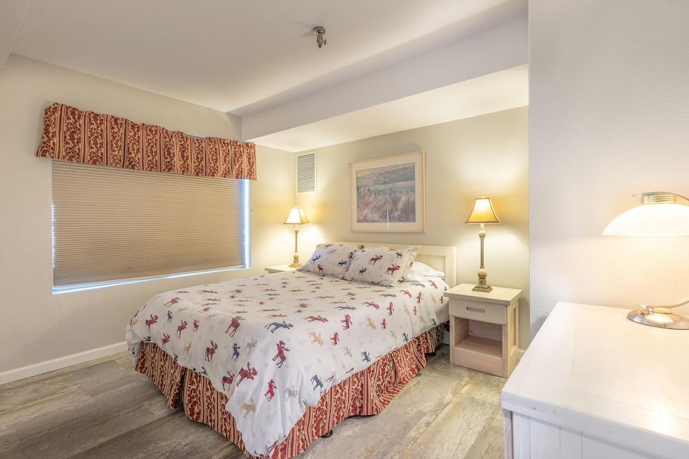 Stoneridge 3BR Standard Condo, Sleeps 8 by RedAwning