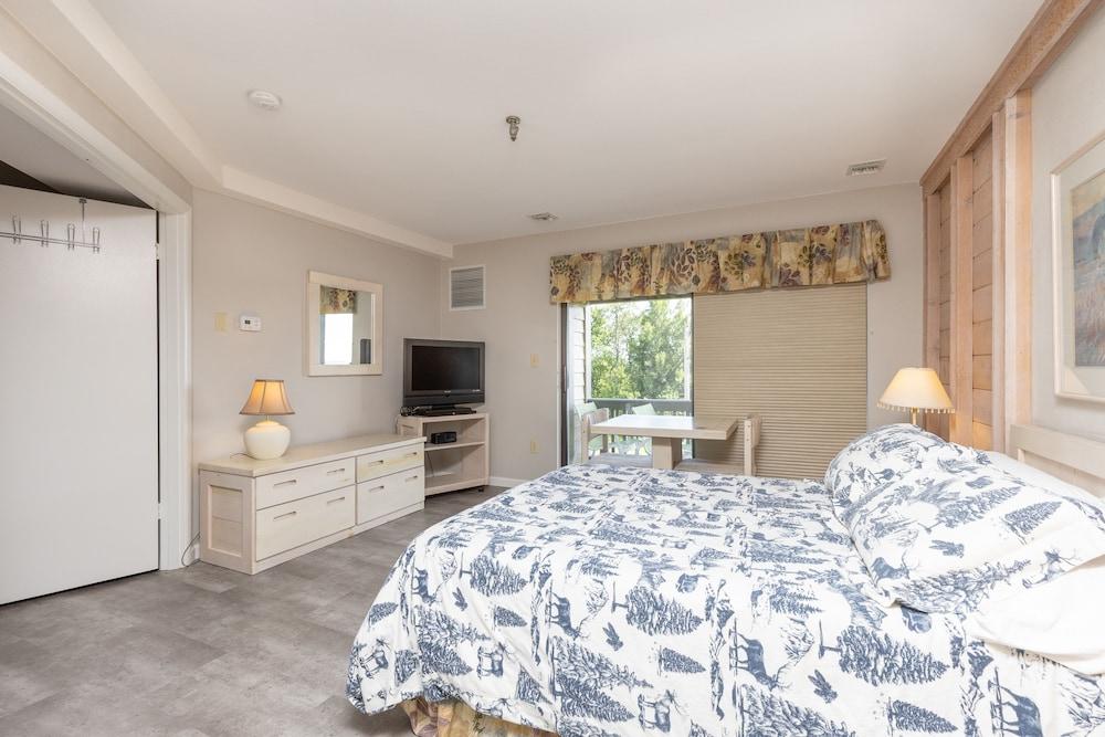 Stoneridge 3BR Standard Condo, Sleeps 8 by RedAwning