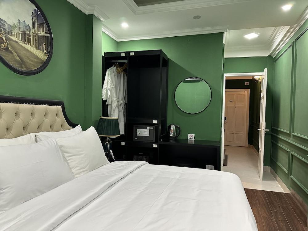 Madelise Adora Hotel