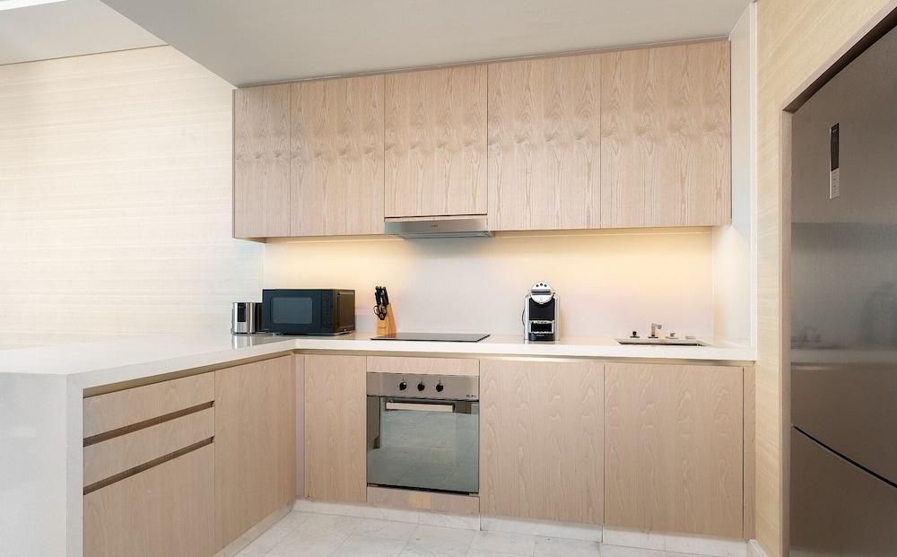 The Palm Tower 1 Corner Bedroom Dubai