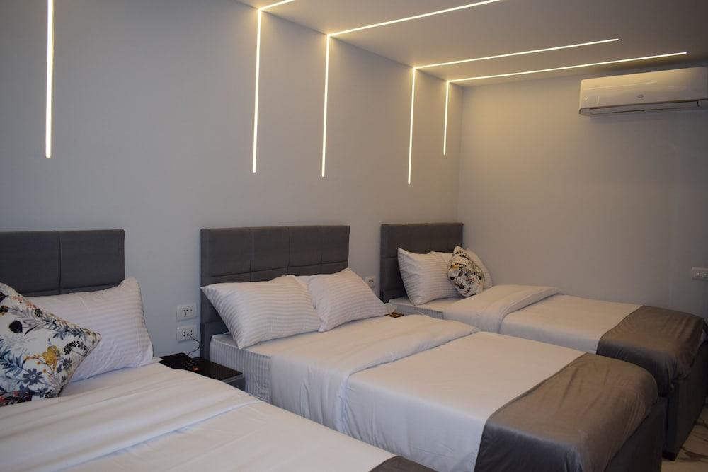 pyramids grand museum inn