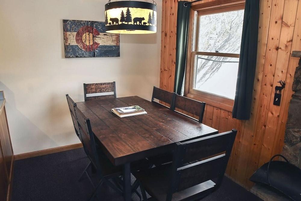 Lazy R Cottages: 7a 2 Bedroom Cabin