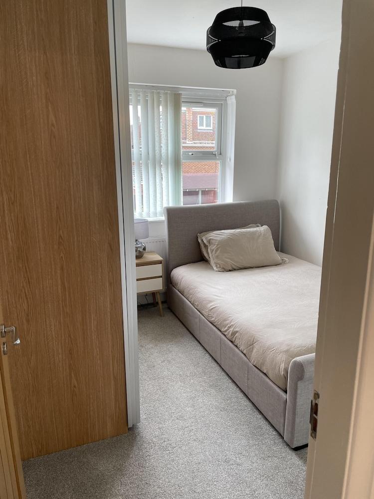 Beautiful 5-bed House in Walsall