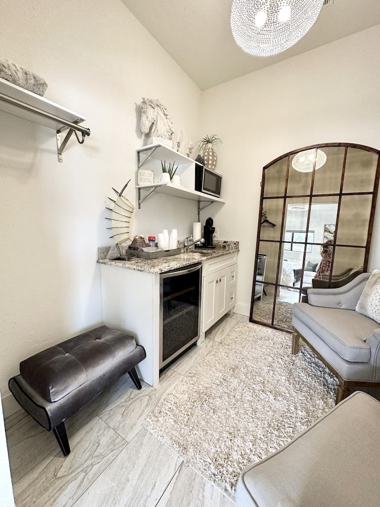 Eagles Landing Lodge Private Suites and Group Lodging