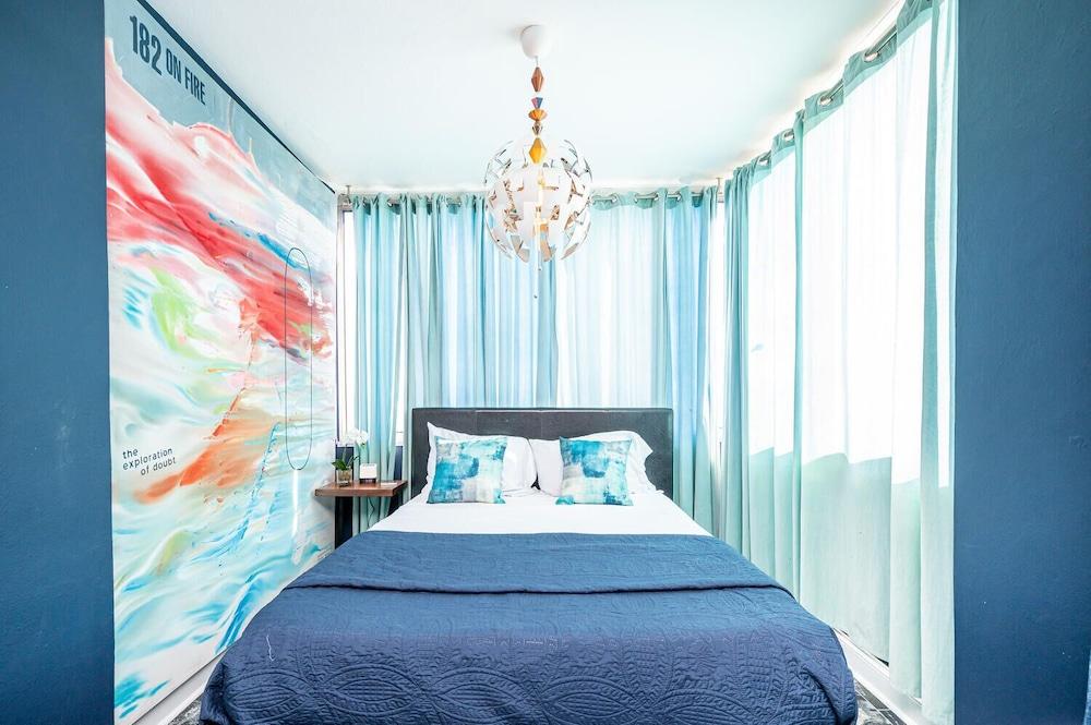 ATL Downtown Condo with Free Parking