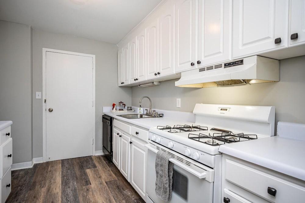 ATL Downtown 2B Condo with Free Parking