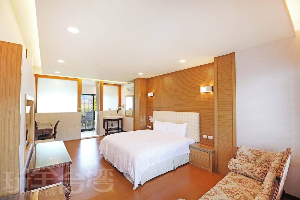 Baili Manor Cing Jing