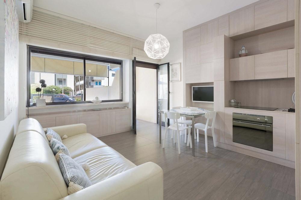 3400 Suite Mon Amour by Barbarhouse