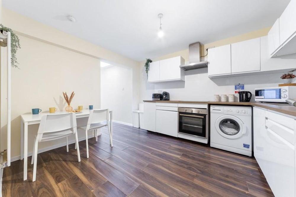 Stunning Double Bed Room In Isleworth TW7