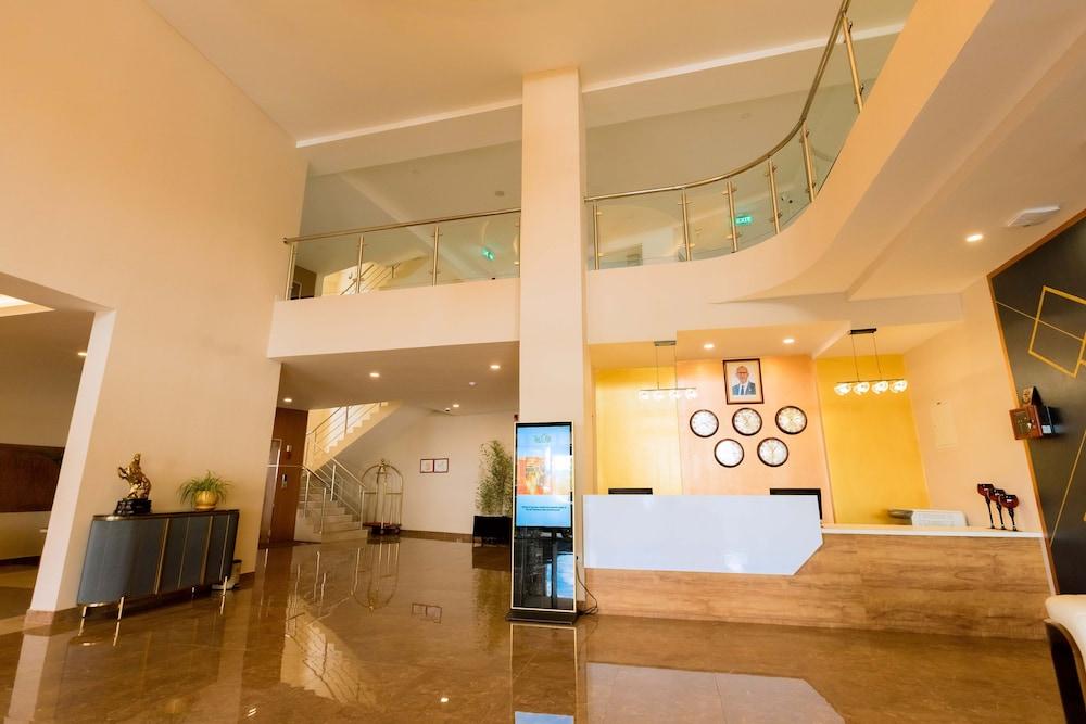 The Hut Restaurant & Boutique hotel