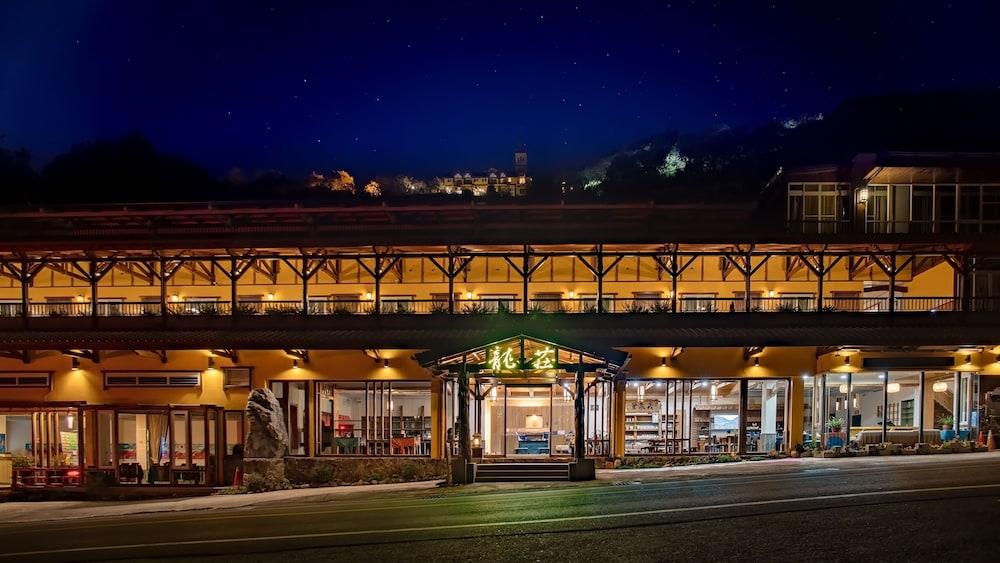 CingJing Dragon Manor Resort