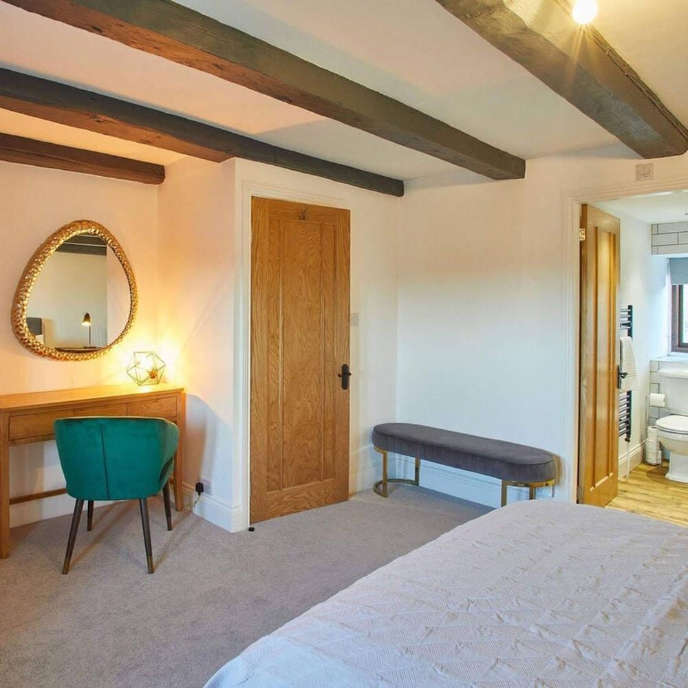 Host Stay The Coach House