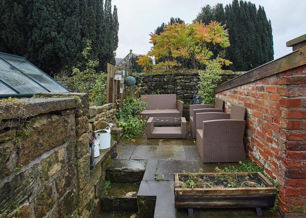 Host Stay Rosella Cottage