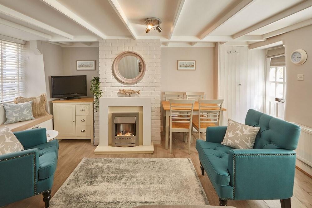 Host Stay Jet Cottage