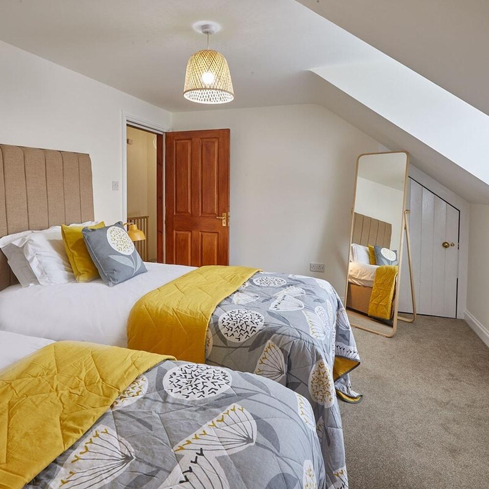 Host Stay Harbour View House