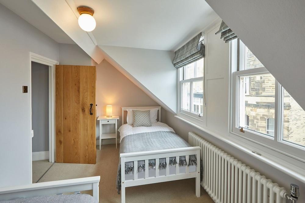 Host Stay Henderson House