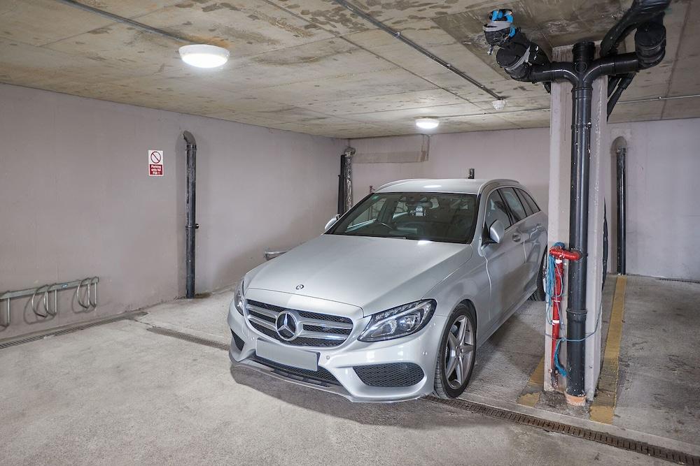 Host Stay The Eskape