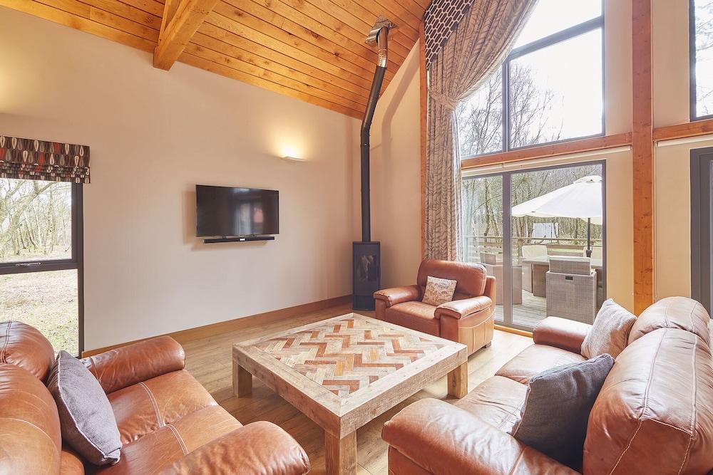 Host Stay Shunner Howe Lodge