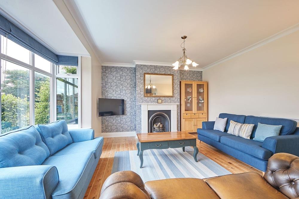 Host Stay Puffin House