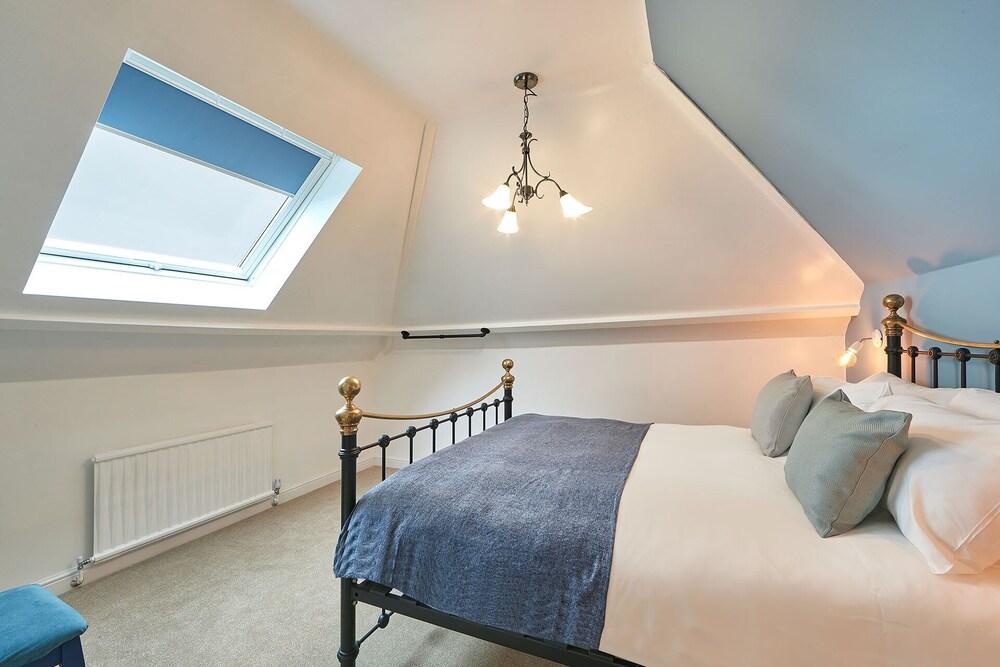 Host Stay Puffin House