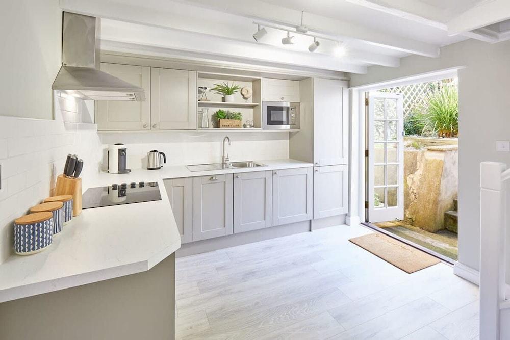 Host Stay Spring Cottage