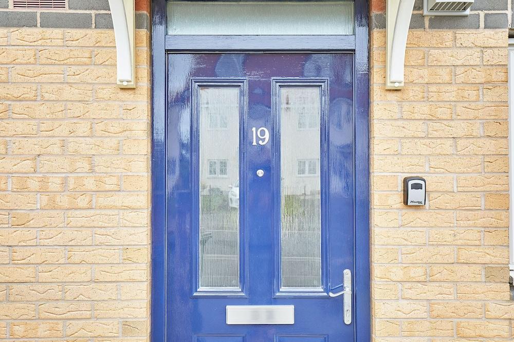 Host Stay The Tardis