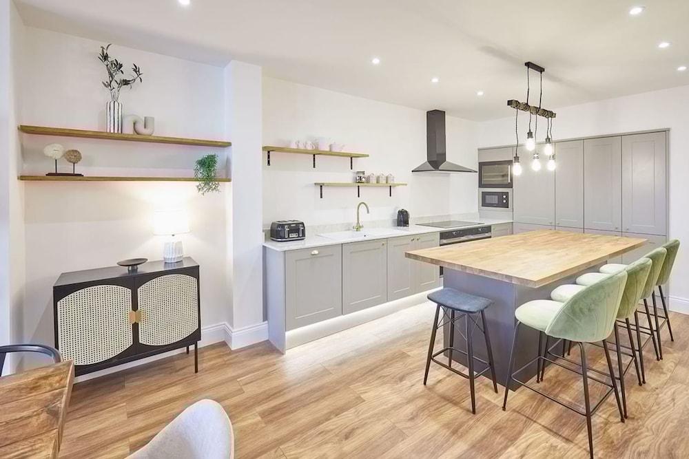 Host Stay Albion House