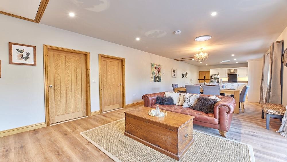 Host Stay The Parlour