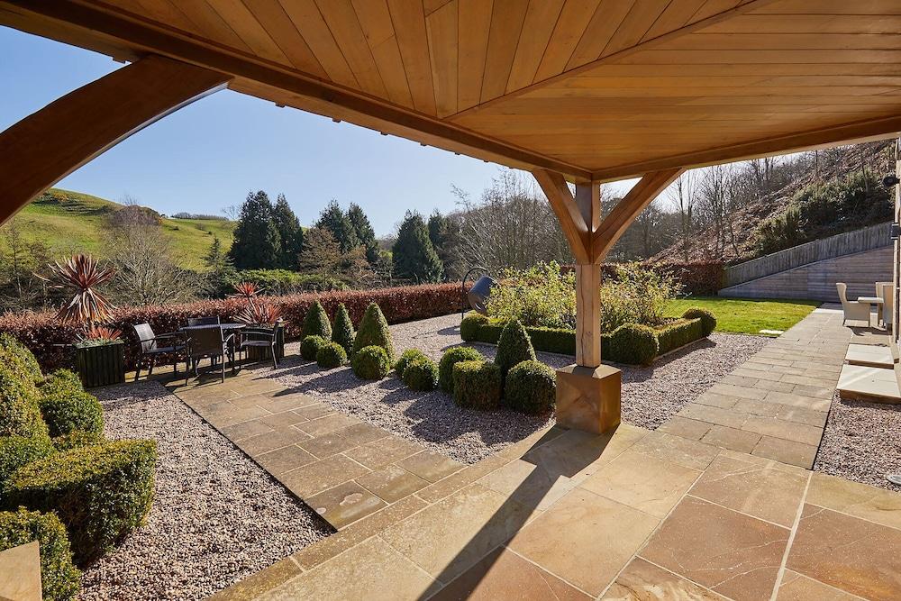 Host Stay The Lakehouse