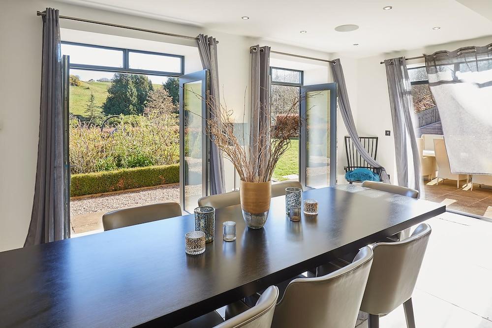 Host Stay The Lakehouse