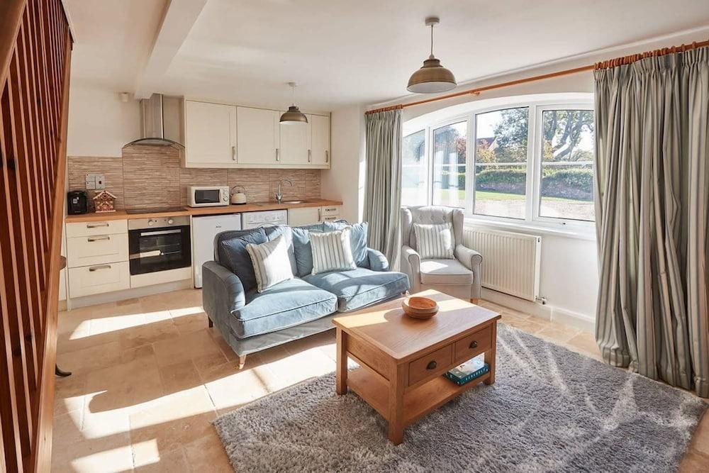 Host Stay May Cottage