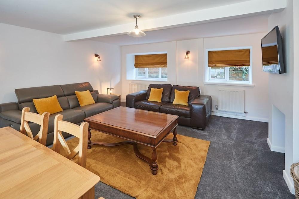 Host Stay Low Barn Cottage